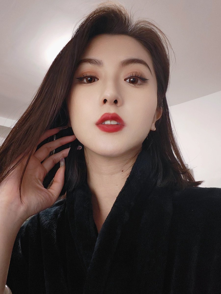 #盯射 #ahegao #阿黑颜 #翻白眼 #丧志 #母猪 #反差婊 #网红 #健身 #女神 #婊子 #高潮脸 #整容脸 #意淫 #健身婊 #油脸 #名媛 #浓妆 #射屏 #粗口 #羞辱 #丧志 #曝光 #母狗 #骚逼 #骚货
受得了这个眼神吗？ https://t.co/YmdTE3I26O