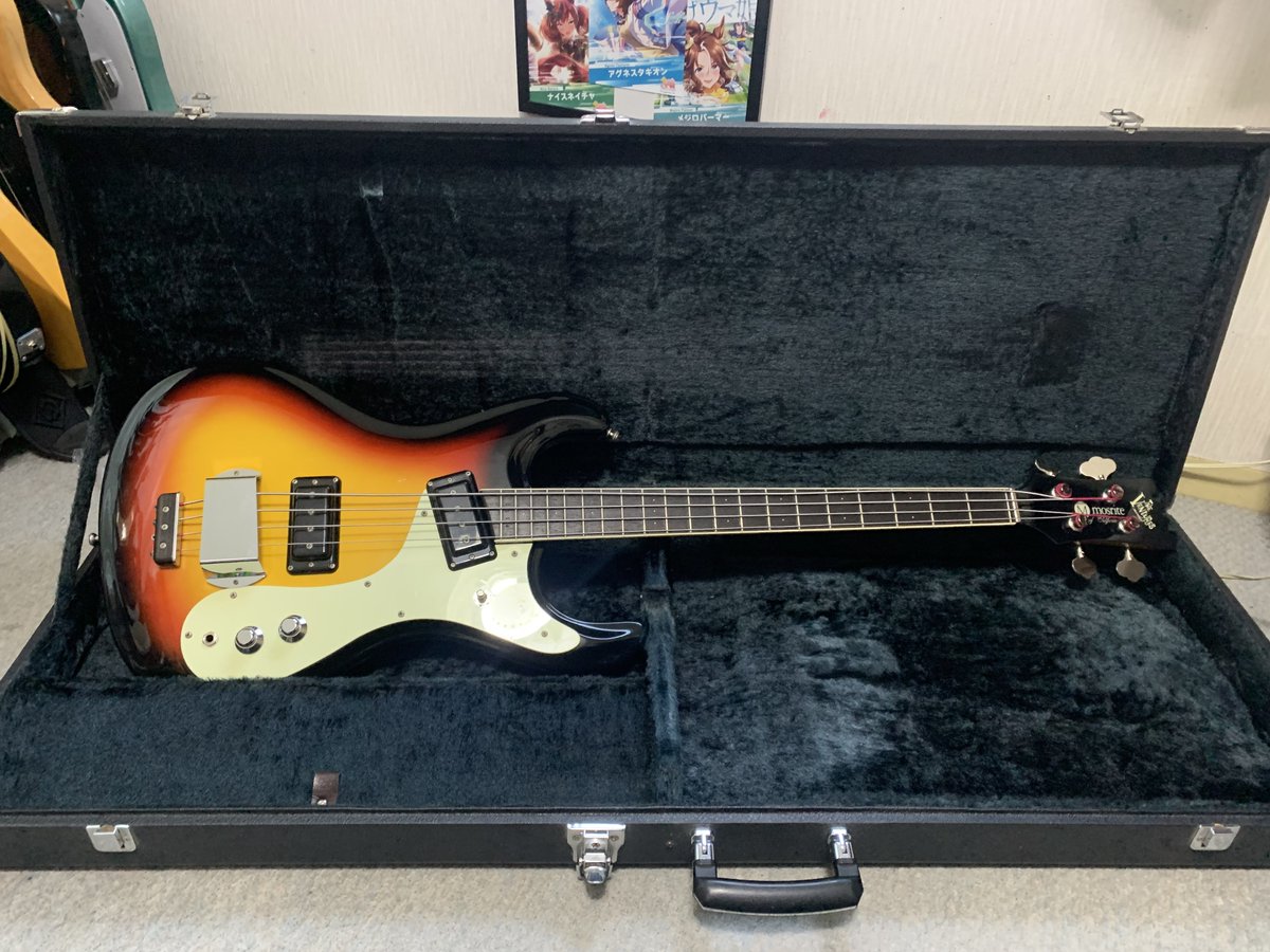 ARIA アリア モズライト ベース アリアのモズライトコピーと並べてみた。 やっぱりボディが全然違う。