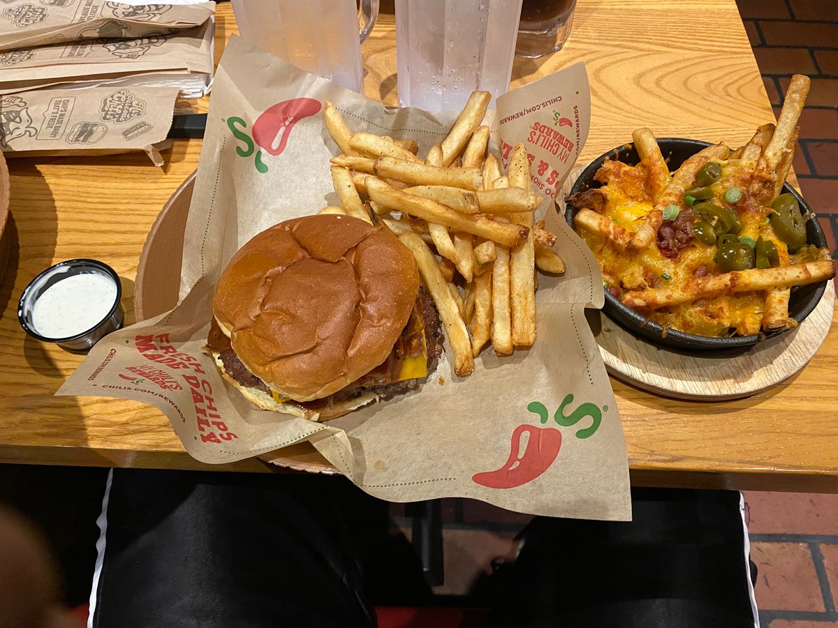 TweetBrownBoy's tweet photo. Today is my birthday! We went to @chilis and as usual, they served great foods! I got myself the BBQ Brisket Burger with Half Order Texas Cheese Fries! https://t.co/N9uLQ4puNx
