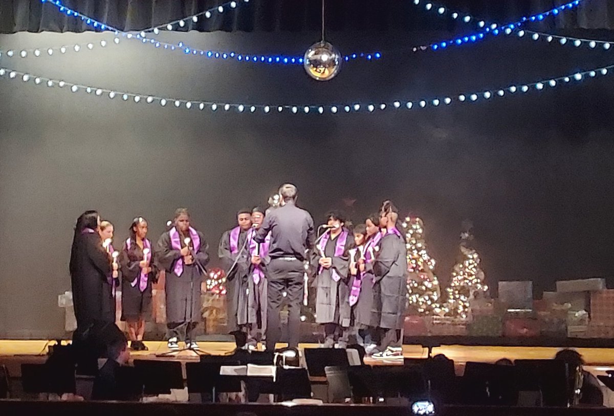 Garycarter73's tweet image. &apos;All That Glitters is Snow.&apos; Acting. Dancing. Singing. Playing music. &apos;Tis the season at G-Dub! @BigVoice22 @gpaxson82 @GWContinentals @msallenips @RoslynStradford