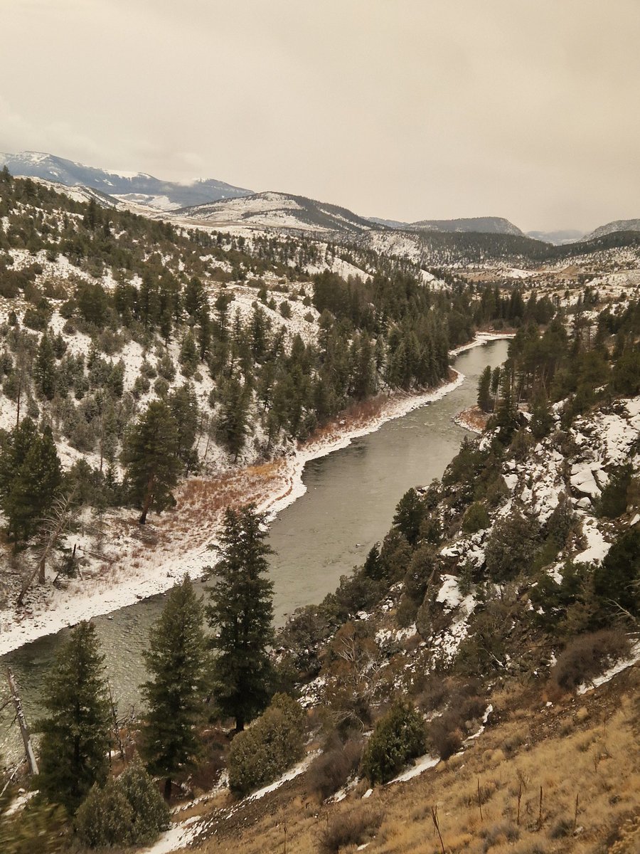 After a great couple days at <a href="/NOAA/">NOAA</a> SWPC, I'm on the last leg of my #TraintoAGU journey - 36 hours to San Francisco. Truly awestruck by the absolute beauty of Colorado and the Rocky Mountains today, how could you take a flight and miss all this?! 🏔 🚉 Can't wait to be at #AGU23