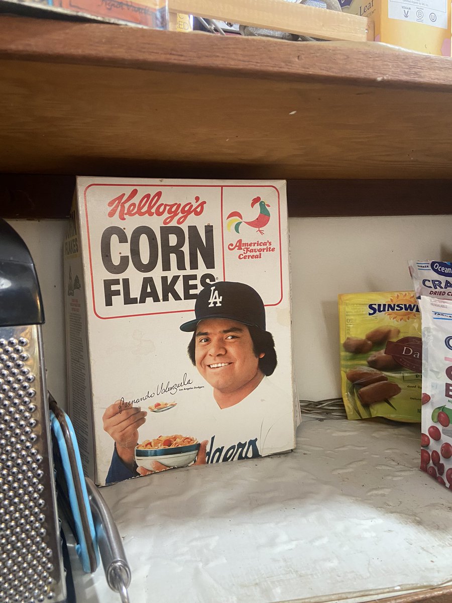 imoMitchCards's tweet photo. I wonder how many years this has been in my grandmothers pantry?!?! https://t.co/QtgIN1jK0o