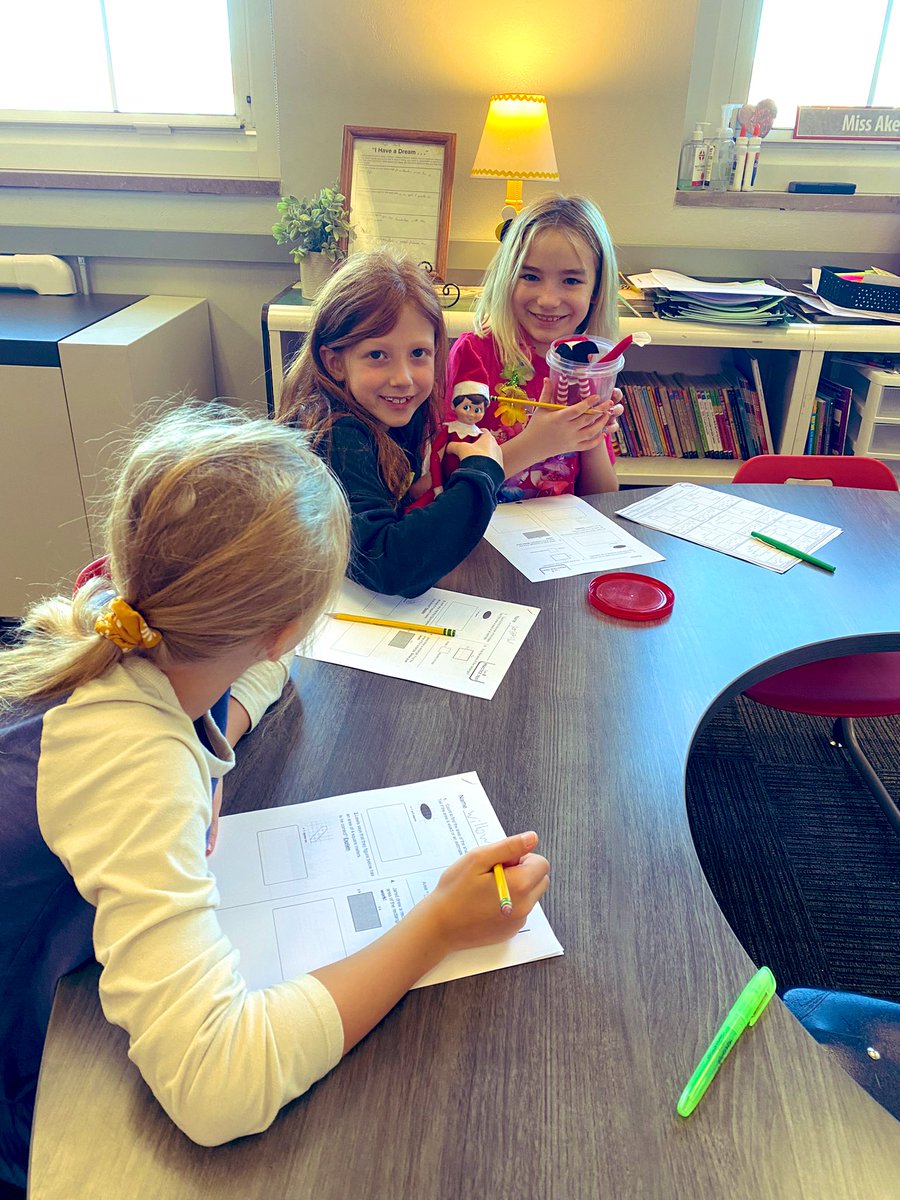 KRunger3's tweet photo. We had some special visitors join their humans for a day in 3rd grade! ❤️🎄 https://t.co/yU7nvtD5FK