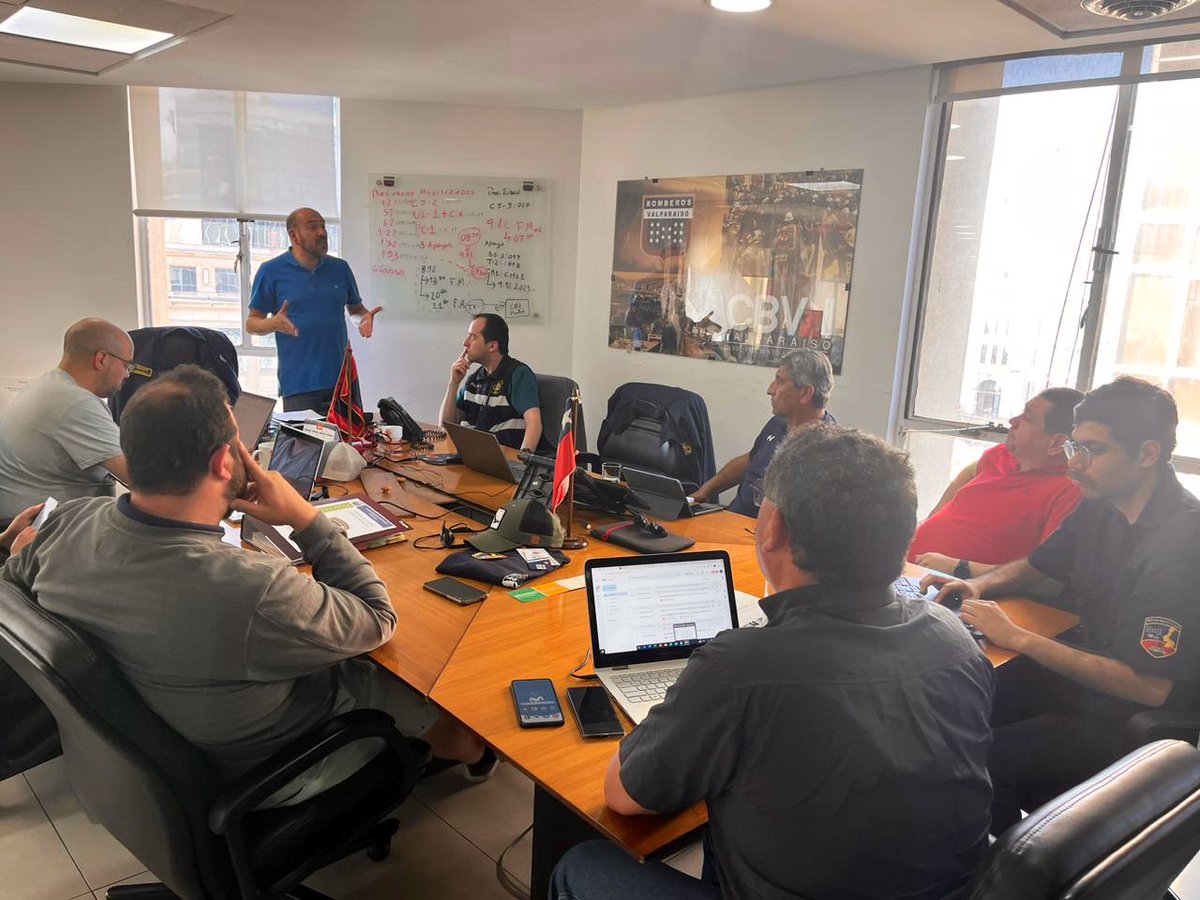 Bomberos Valparaíso tweet media