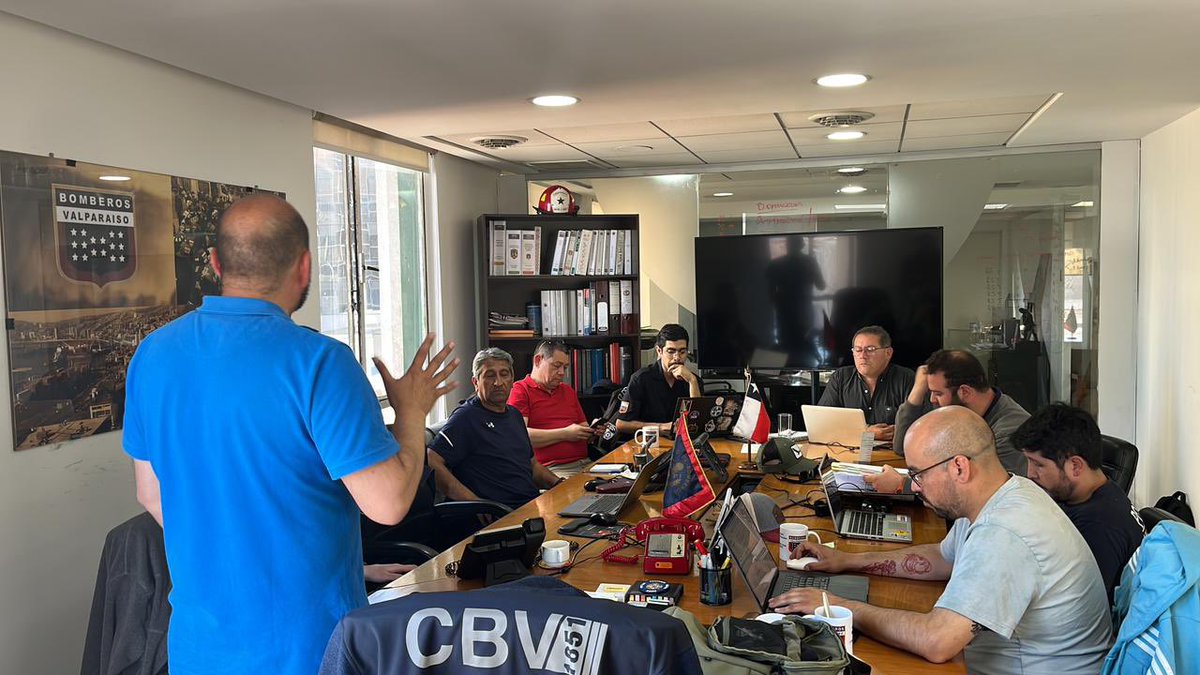 Bomberos Valparaíso tweet media