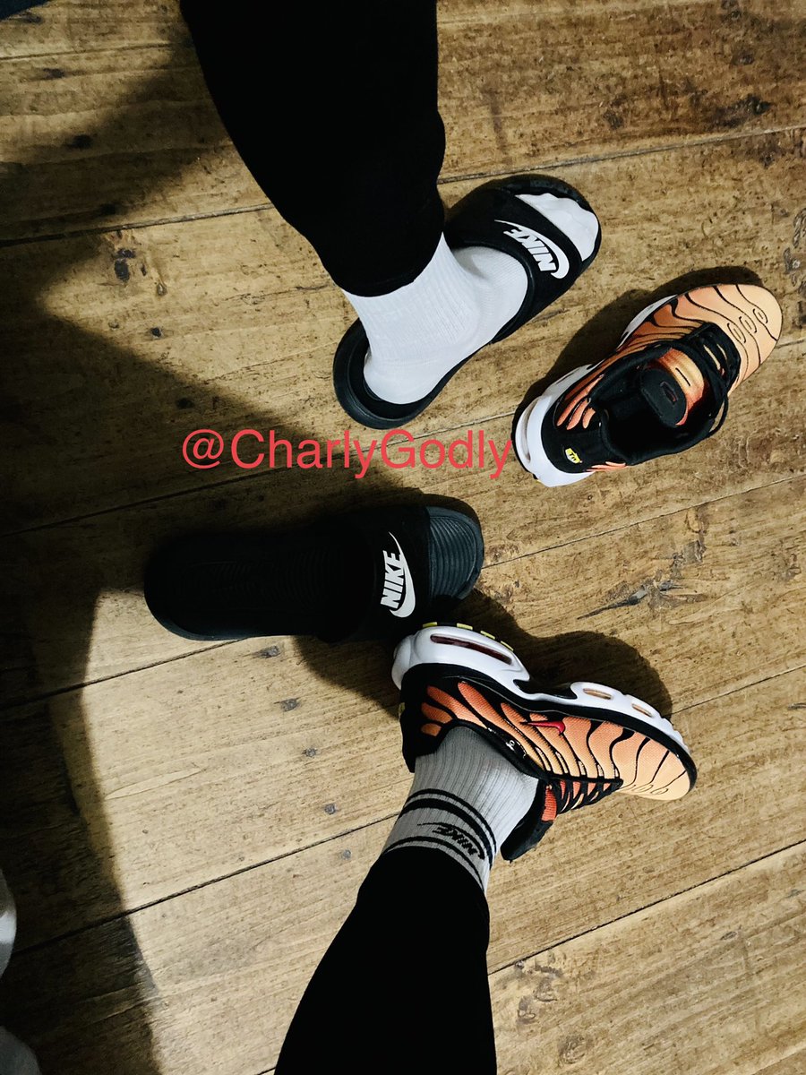 CharlyGodly's tweet photo. A qui j’écrase la gueule, pendant que je vide son compte bancaire. 🇫🇷
Whose face I crush, while I empty his bank account.🇺🇸
@SoumisArdent @findominfluence @certified_alphs @RT4Masters2 @FindomAlphaRT @retweet4Mfeet @fagslave18 @Brun0Parent #cashmaster #findom #moneyslave #slave https://t.co/K68iVvtOVV