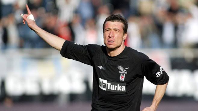 HaberKartali's tweet photo. Tümer Metin: "Madem ki Beşiktaş büyük camia, madem ki Beşiktaş taraftarı 'Büyük' Beşiktaş Taraftarı -ki öyle- o halde affetmek de erdemdir." (TRT Spor) https://t.co/QPTqZ4WXAz