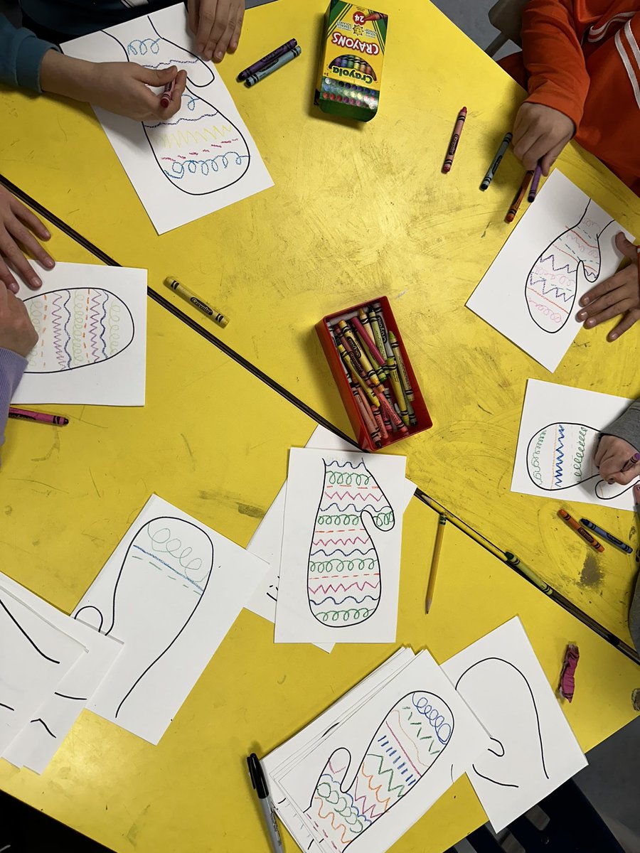 BPSHawks1's tweet photo. Learning how to create lines, patterns and shapes in art. #BPSHawksLearn https://t.co/s50NtWhC20