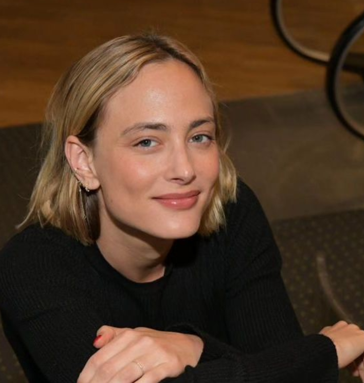 L'actrice française Nora Arnezeder, révélée dans le Faubourg 36 de Christophe Barratier, avait un peu disparu des radars après une expérience Holywwodienne mi figue mi raisin. Elle revient en force dans un role formidable de naturel dans l'enfant du Paradis de Salim Kechiouche