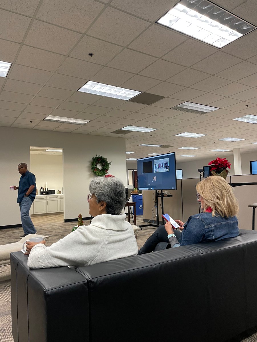 REMAXPremierRE's tweet image. 🌟 Nestor hosted a spectacular role play event at our RE/MAX Premier Realty Office today! 🎭✨ Check out the action-packed moments in these images. 📸🏡 #RolePlayEvent #RealEstateFun #TeamBuilding 🚀🏠