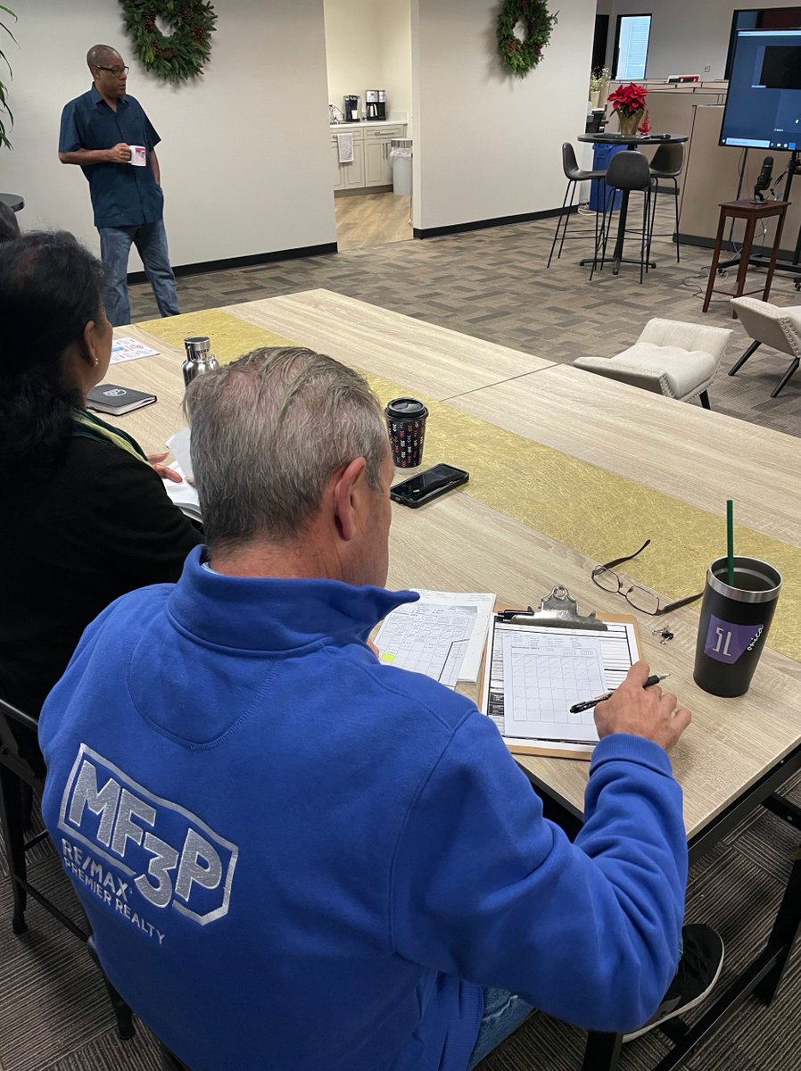 REMAXPremierRE's tweet image. 🌟 Nestor hosted a spectacular role play event at our RE/MAX Premier Realty Office today! 🎭✨ Check out the action-packed moments in these images. 📸🏡 #RolePlayEvent #RealEstateFun #TeamBuilding 🚀🏠