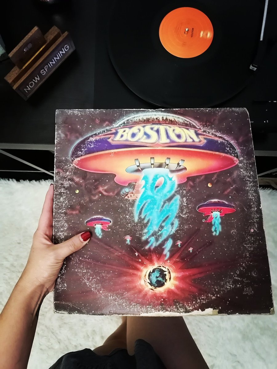PaulaLuMode's tweet photo. Name a band or artist where their debut album is their best album https://t.co/k2kWdNEAfV