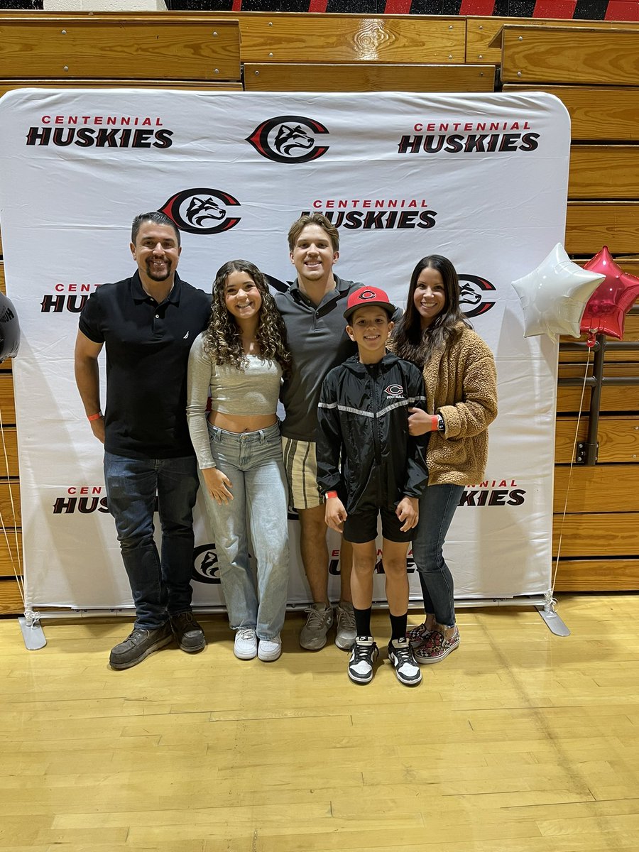 bryce_granger's tweet photo. Senior Szn #DefensiveMVP #SupremeLeader #ScholarAthlete @Cen10Football https://t.co/Qm3RkNoBJ1