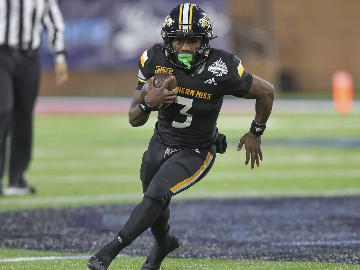 49ersSportsTalk's tweet photo. 👀👀USC WR Brenden Rice (son of Jerry Rice) and Southern Mississippi RB Frank Gore Jr (son of Frank Gore) both declared for the 2024 #NFL draft! 

@JohnLynch49ers &amp; Kyle Shanahan you already know what needs to be done… both should be rocking the Red &amp; Gold #49ers #Niners 💯🔥 https://t.co/5GnLM5wZ7h