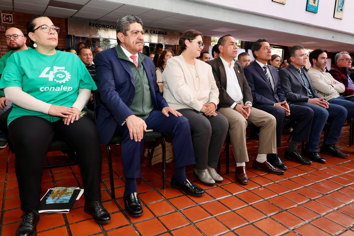 CONALEP_Mex's tweet photo. Cerramos con broche de oro nuestros 45 años de historia! La Banda Honorable Ayuntamiento de Toluca nos hizo vibrar con sus magníficos popurrís. ¡Agradecemos a todos por ser parte de este emotivo viaje musical! 🎼🎶👏 #45CONALEP #TransformandoLaEducación https://t.co/e40p7Jsjbd