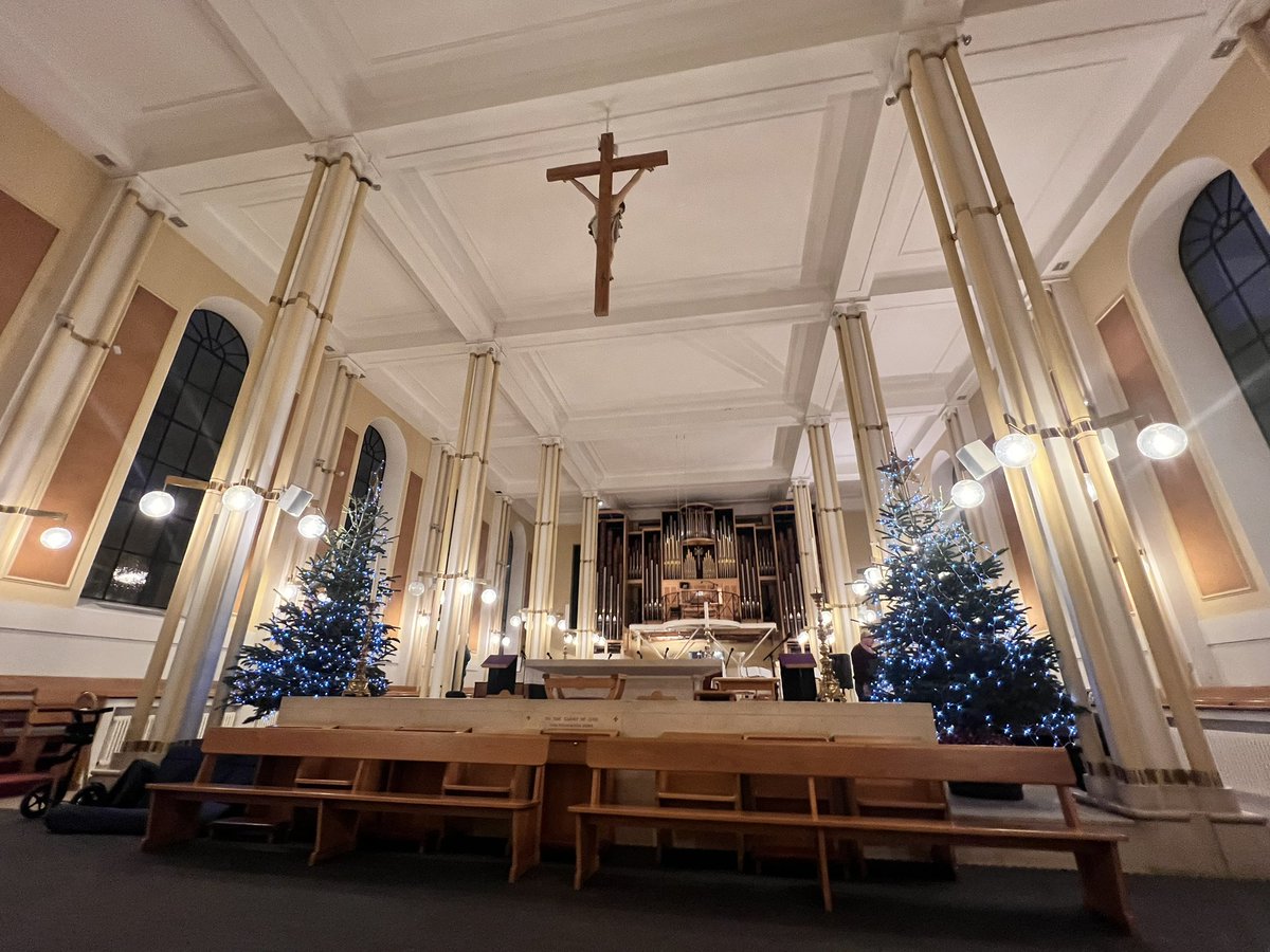 What a wonderful way to end the week with a beautiful Christmas concert for <a href="/OracleCancer/">Oracle Cancer Trust</a> - a charity close to my heart. They work tirelessly to raise awareness of #headandneckcancer, ensuring everyone has the best chance of surviving Head and Neck cancers across the UK.