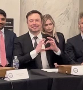DimaZeniuk's tweet photo. Even when people say wrong things about Elon Musk, X &amp; all his companies, he shares love with us. 🫶 https://t.co/OQt8HlGUiK