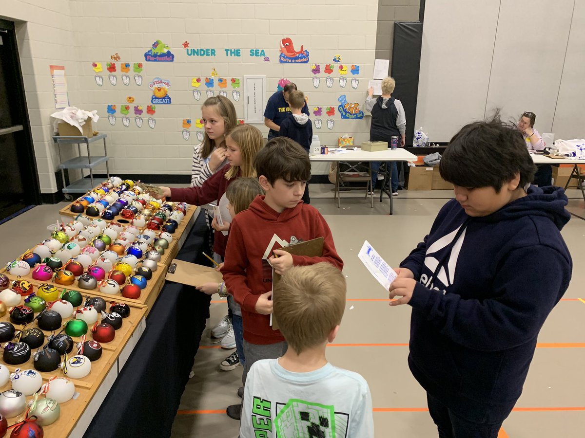 kgregorsok's tweet photo. Fifth grade had so much fun helping our kindergarten buddies shop for their families today! #otsegoknights https://t.co/ISFfZIHe0G