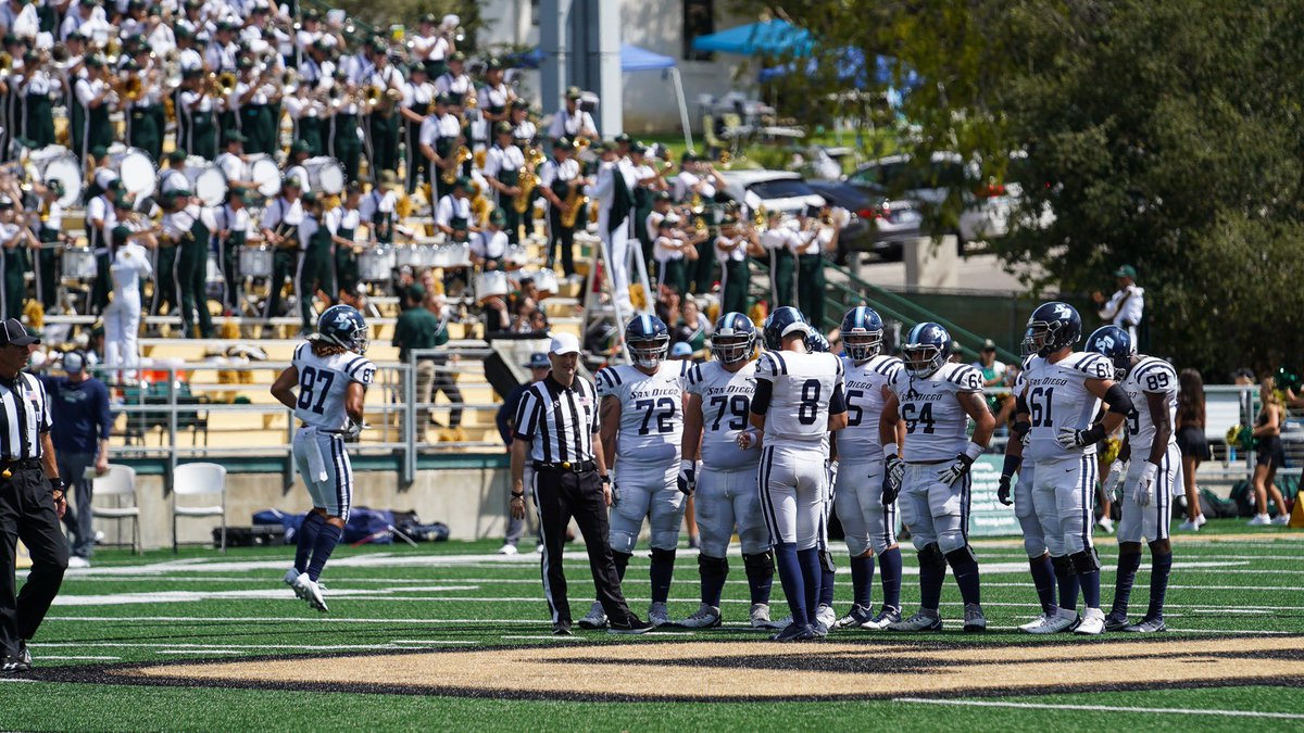 ZachShapiro12's tweet photo. Honored to say I’ve received an offer to play division 1 football at University of San Diego!! @mmcgli1 @coachphiljohn @westcoastpreps_ @PrepRedzoneCA https://t.co/Kah3Qg5oK2