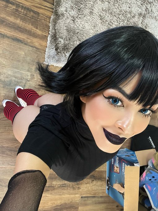 sending anime nudys to everyone who says hi 😼 https://t.co/rQUdYkFUd6