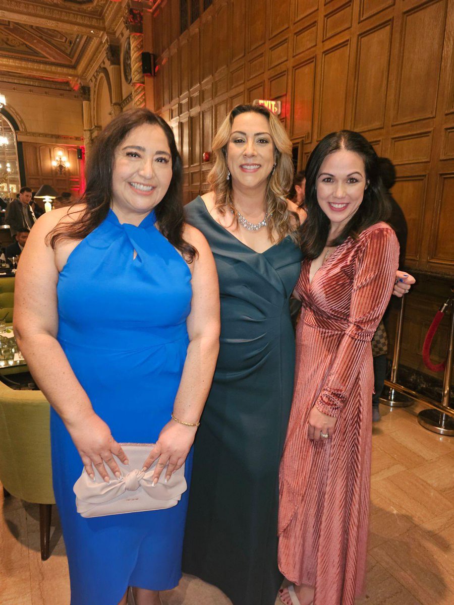 Lots of fun celebrating last night <a href="/HOPELatinas/">HOPE</a> with my <a href="/socalgas/">SoCalGas</a> Latina colleagues! Uplift, support, &amp; champion 🙌 the secret sauce to gettin’ it done! #SiSePuede