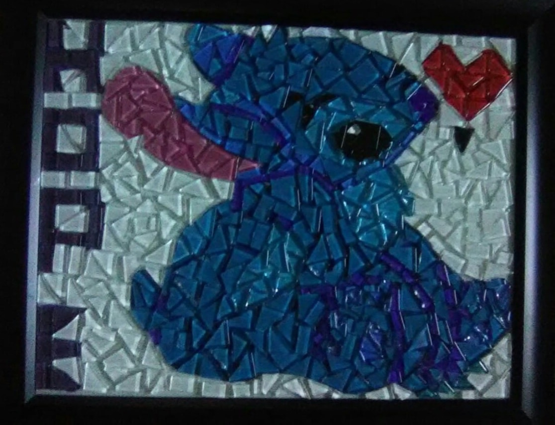 I made this glass mosaic of Stitch from Lilo and Stitch!

#art #artgallery #artist #ArtistOnTwitter #artwork #glass #glassart #mosaic #stitch #liloandstitch #glassmosaic #Artisticat