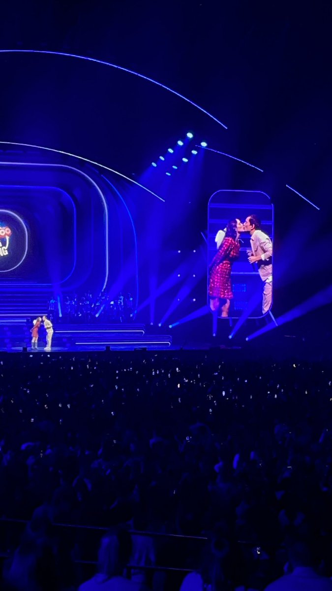 klasse_bak's tweet photo. Men ziel ligt hoogstwaarschijnlijk nog op men stoel int sportpaleis.

Men kinderhart is gevuld met geluk en liefde 🥰 

Graag meer van dit 😌 
@studio100 https://t.co/d0q5ixZ8SP