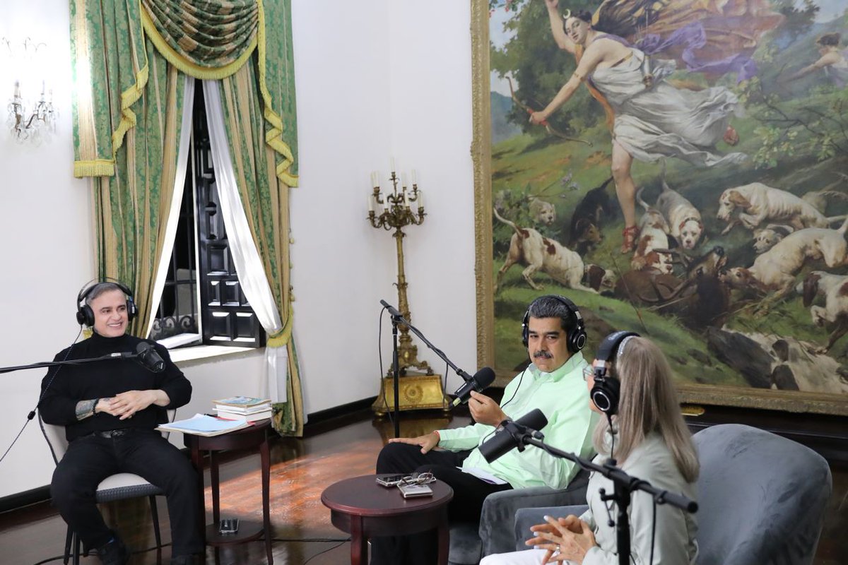 #Entérate || El segundo episodio de Maduro #Podcast, espacio en el que incursiona el Pdte.<a href="/NicolasMaduro/">Nicolás Maduro</a>, para abordar con sus invitados experiencias, anécdotas y temas de actualidad, tuvo como invitado al fiscal General de la República, <a href="/TarekWiliamSaab/">Tarek William Saab</a>. 

#08Dic