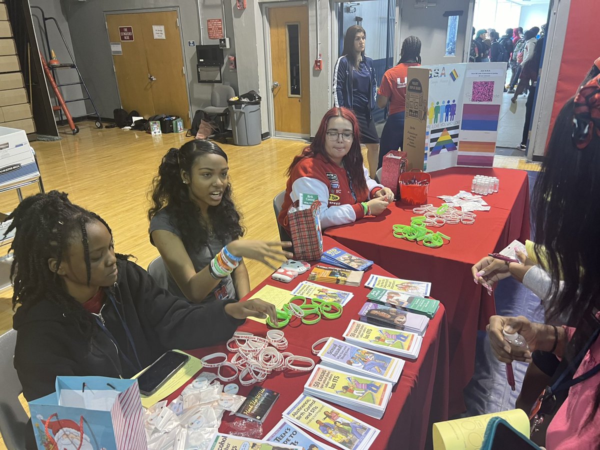 🌟 Celebrating a successful  Health Fair! 🏥 Our Patriots enjoyed it. Special shoutout to Mr. Hammett for exemplary leadership! 👏 #HealthFairSuccess #WeCan’tHideOurPatriotPride <a href="/winfredjporter/">Principal Porter</a> <a href="/Mh_culinary/">MHSculinary</a>