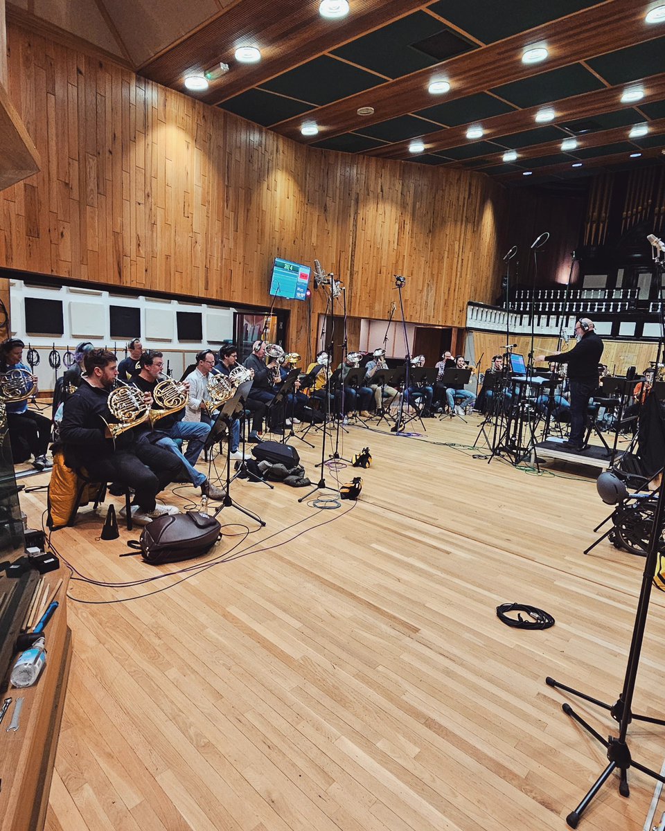 RobinHoffmann's tweet photo. Spent the day #recording some of the best musicians on this planet with a huge #brass ensemble.
Thanks so much @kazjin2612 and @NobukoToda for having me on the team and inviting me to the sessions!
More to follow!
#orchestrator #scoringsession #orchestra #gamescore #london https://t.co/TnF7FfuLpK