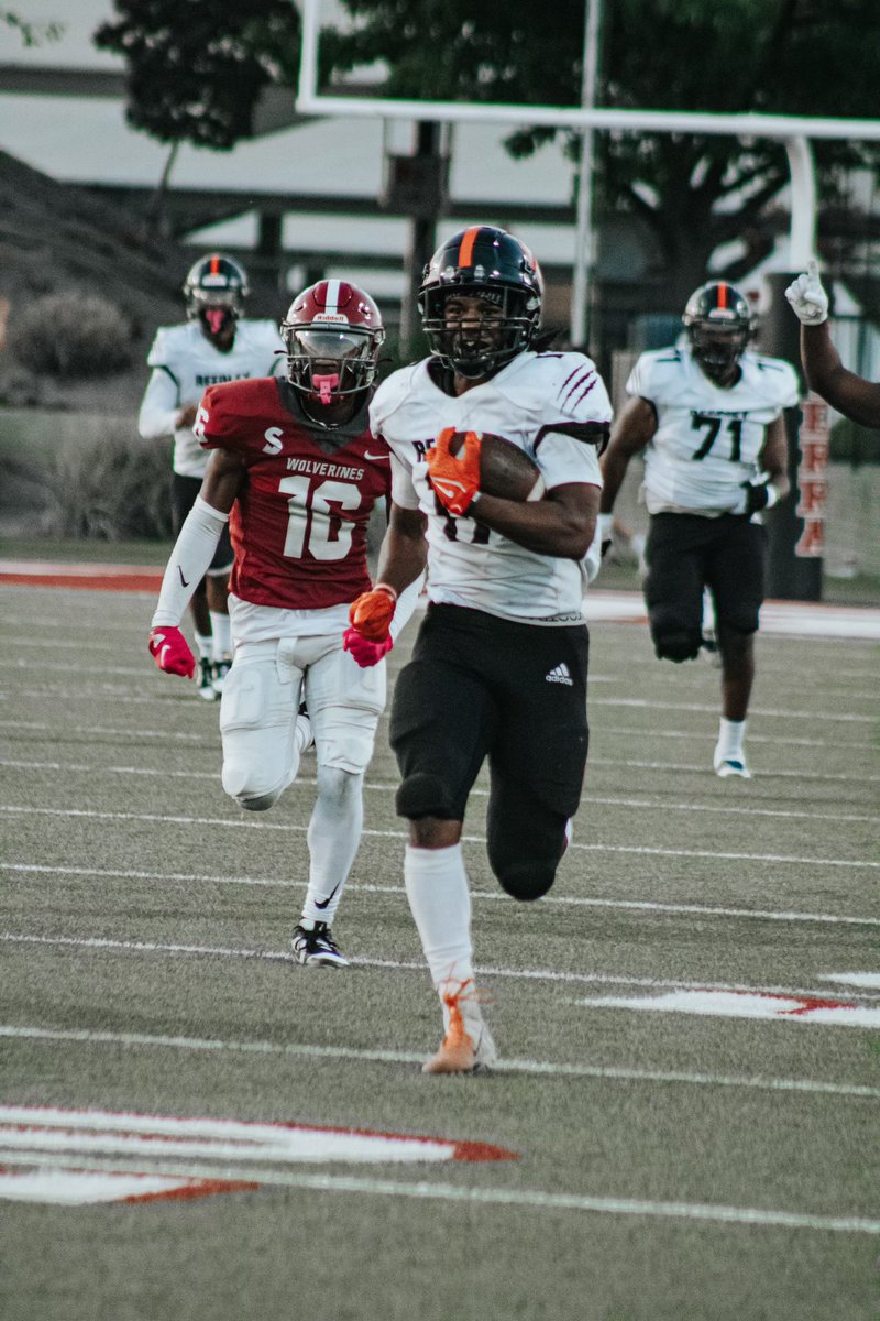nick_osho's tweet photo. 🚨SEASON HIGHLIGHTS!! (9 GAMES)🚨

🏈FIRST TEAM ALL CONFERENCE🏈

801 YARDS💨EIGHT TDS💥VERSATILE RB📈

Fast, Hard Running, Playmaker, Blocker🫡

Full Qualifier!! ID #2201405442 ✅

6’2, 215💪🏾 3.8 GPA🎓 

@Coach_Hart15 @CoachRHammond @CoachHudson34 @JLira2 https://t.co/tgJHBQgGt4