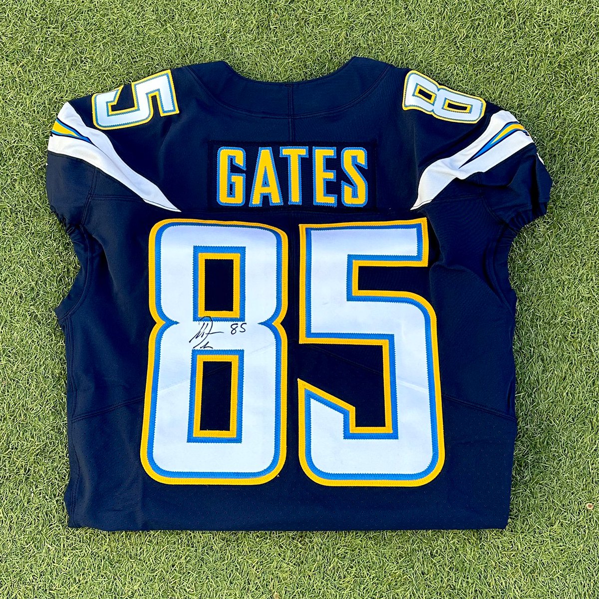 chargers's tweet image. repost + drop a 🐐 if ya want it