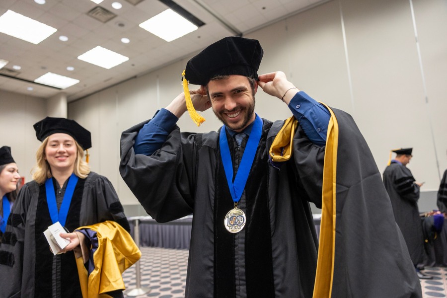 STCL_Houston's tweet image. Enjoy special moments from Spring 2023 Commencement as we look ahead to Fall Commencement. Congrats to the graduating class of Fall 2023! For more info, visit stcl.edu/commencement. Graduates - send in your grad photos to web@stcl.edu. Use #stclgrad on IG &amp;amp; Twitter. #stclgrad