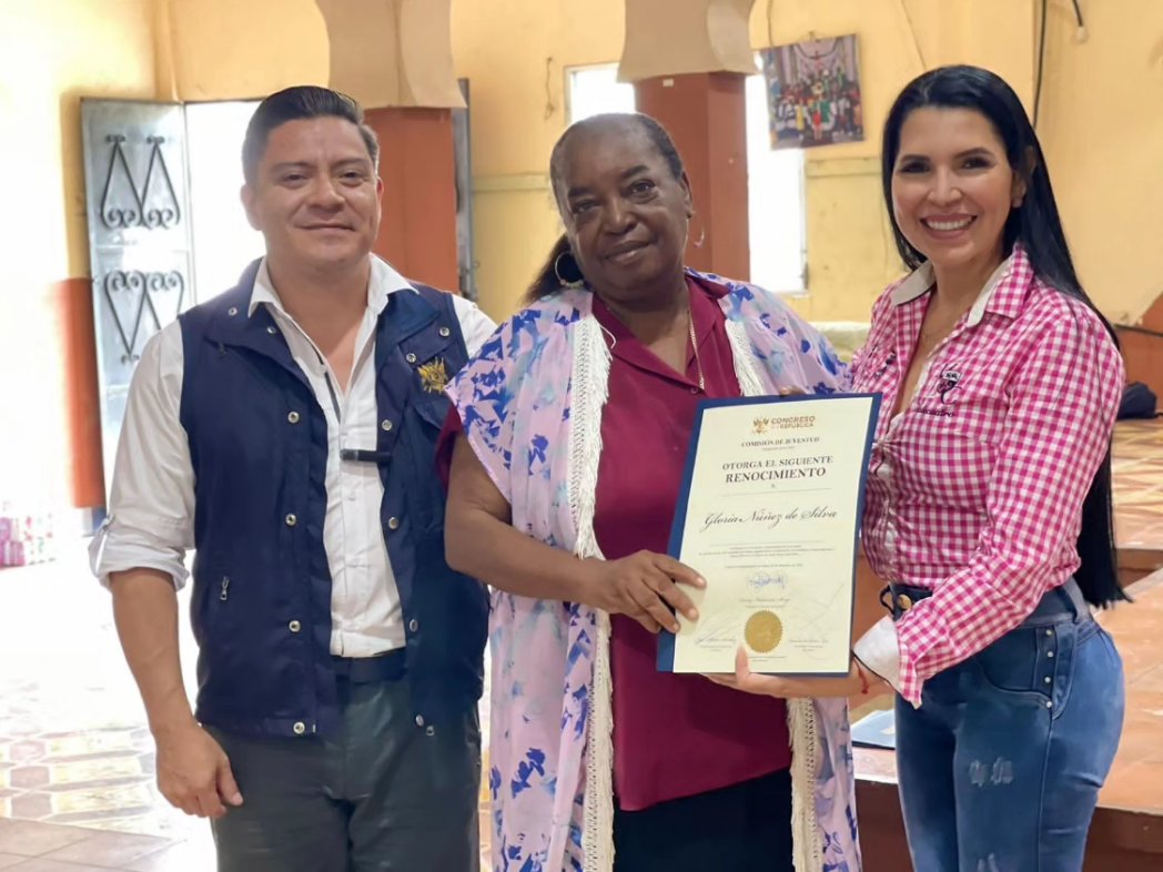 VasnyM's tweet photo. Se hizo entrega de reconocimientos a los distintos actores que trabajan con los jóvenes. https://t.co/g6s23jvJ88