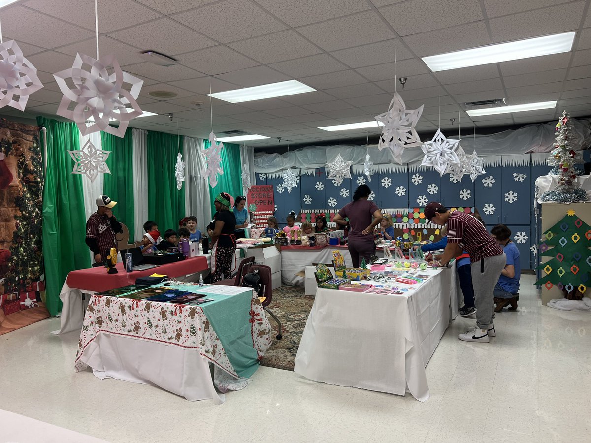 maddyviladevall's tweet photo. We had lots of visitors today!! Rowlett HS baseball player were all over the school volunteering in classrooms. I also caught the Schrade MS choir giving a short performance to our 4th/5th grade student. @Herfurth_Bronco @gisdnews https://t.co/EQUXo7Ouit