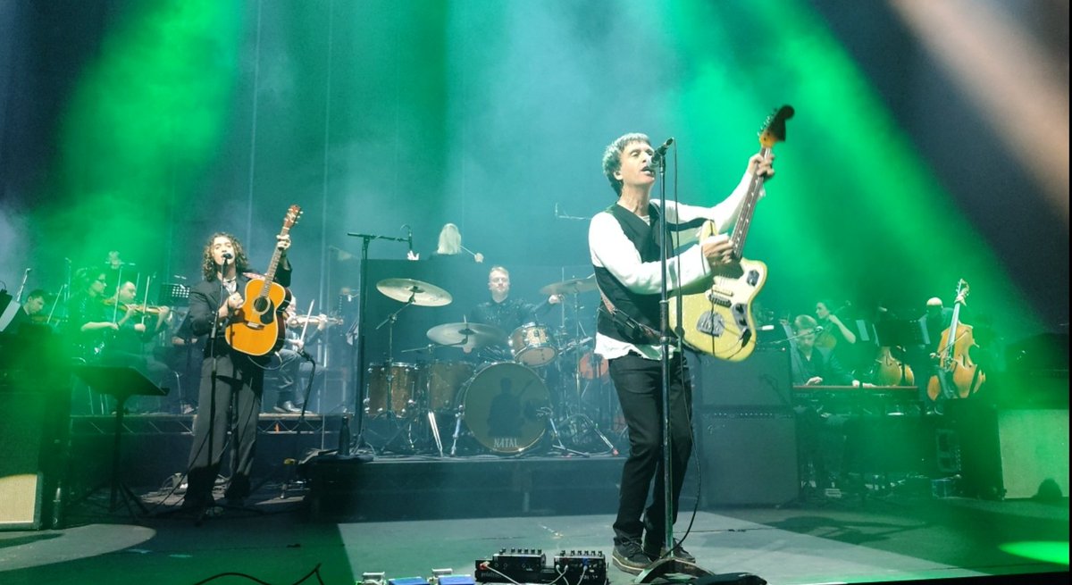 simonsanders's tweet image. 'Hi Cello!' 

What a sublime night of music from @Johnny_Marr and the  #JohnnyMarr Orchestra tonight here in Manchester @factoryintl