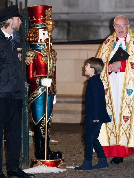 storiesbyjemay's tweet photo. This is why we love our #BabyBoss, Prince Louis.  He arrived in new cool navy suede boots, stepped forward to confidently shake hands before George or Charlotte, talked to a Nutcracker, blew out Charlotte's candle, and made his exit on his invisible transformer motorbike.
I love this spontaneous, expressive, imaginative, playful, handsome child.  💙💙💙