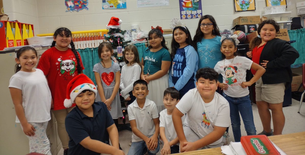 MrsCGarcia_'s tweet photo. Aren’t these @LaurelesMustang “Snow” cute!🥰❄️❤️☃️ https://t.co/h3XMdmfYAJ