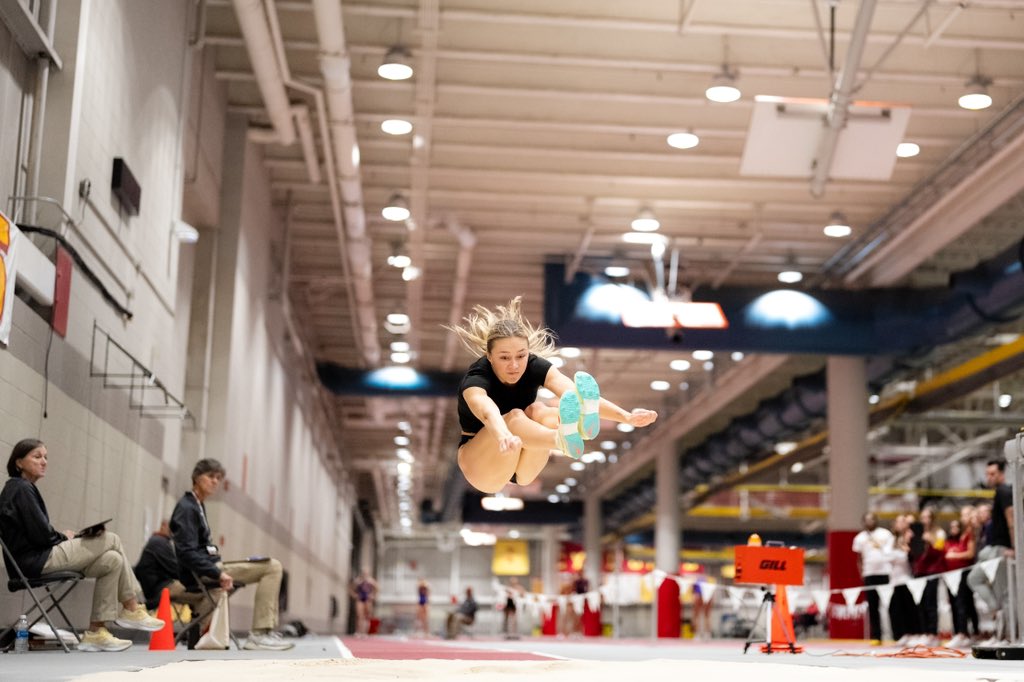 CycloneTrackXC's tweet photo. Long jump dominance. 

Sydney Willits (unatt.) improves her indoor long jump PR with 20-11 3/4 to win the pentathlon long jump while Amari Laing goes 19-9 1/2 for 2nd! Amari ties the 10th best ISU performance. 

#CycloneSZN https://t.co/49GlCkYCF9