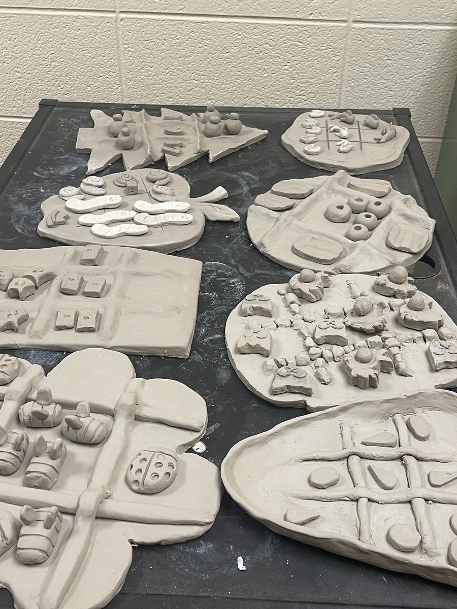 mrszickartchick's tweet photo. Clay tic tac toe games drying and getting ready to go in the kiln! #workinovertime #yhsartrocks https://t.co/IxXMOkScB4