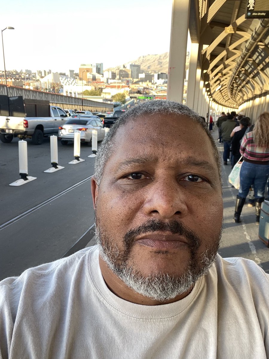 AverageJoeTradr's tweet photo. Who said the southern border was open? They lied! #3hourwait! https://t.co/aLGyOwMuqU