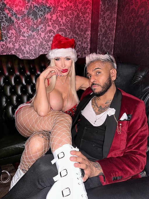 Naughty or Nice?   With the legendary photographer &amp; talented awards host &amp; presenter  @ririimages 🎉🎁🎄 at<a href="/tag/taniaamazon"class="tags"><span>#taniaamazon</span></a><a href="/tag/pornawards"class="tags"><span>#pornawards</span></a><a href="/tag/platinumlace"class="tags"><span>#platinumlace</span></a><a href="/tag/snapt"class="tags"><span>#snapt</span></a>