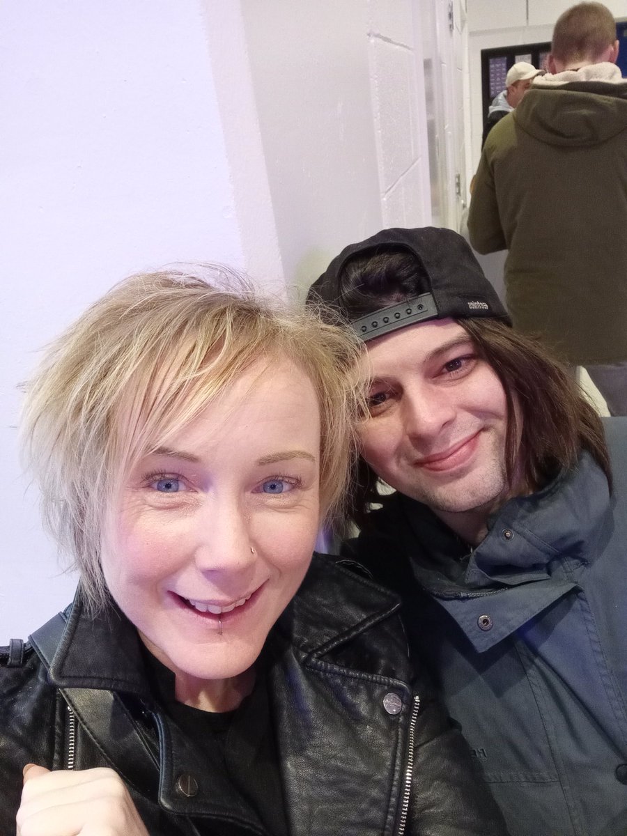 PinkTink321982's tweet photo. Date night with the Special One and a  road trip to see some of our favourite people. Still awake and smiling! #smasheffield https://t.co/lTSnsKZ88O
