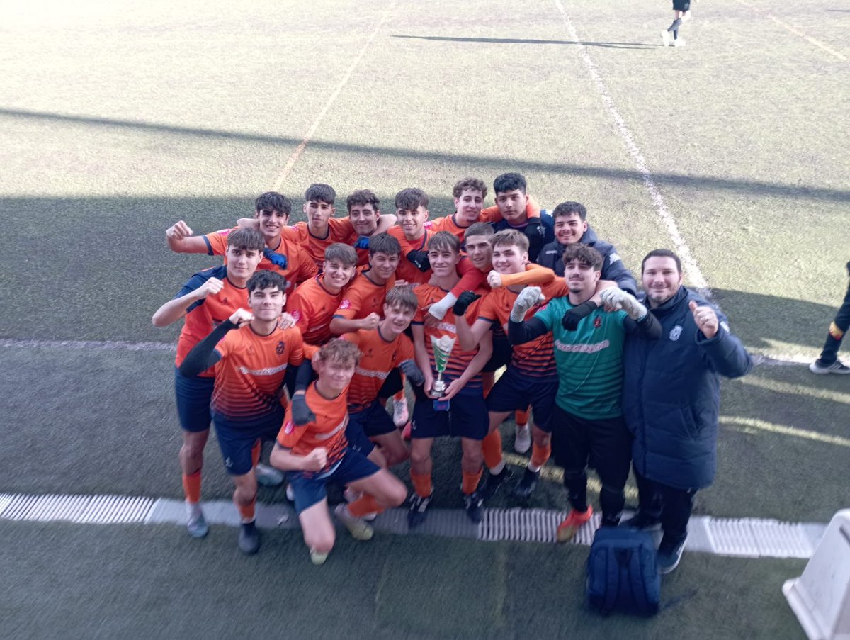 Nuestro Juvenil "C" aprovecha el puente para llevarse el Torneo "City Cup". 👏
🧡⚽️🎓