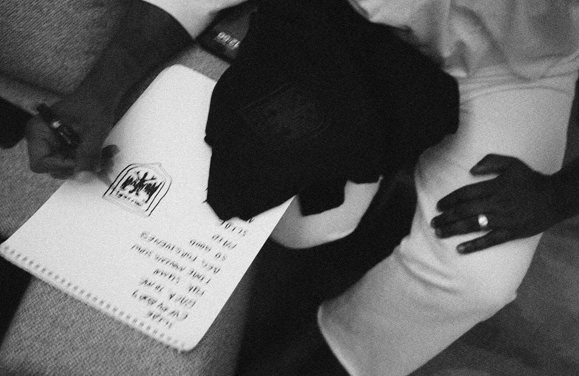 DondaTimes's tweet photo. Ye writing the tracklist of VULTURES https://t.co/XhlI8dHBCW