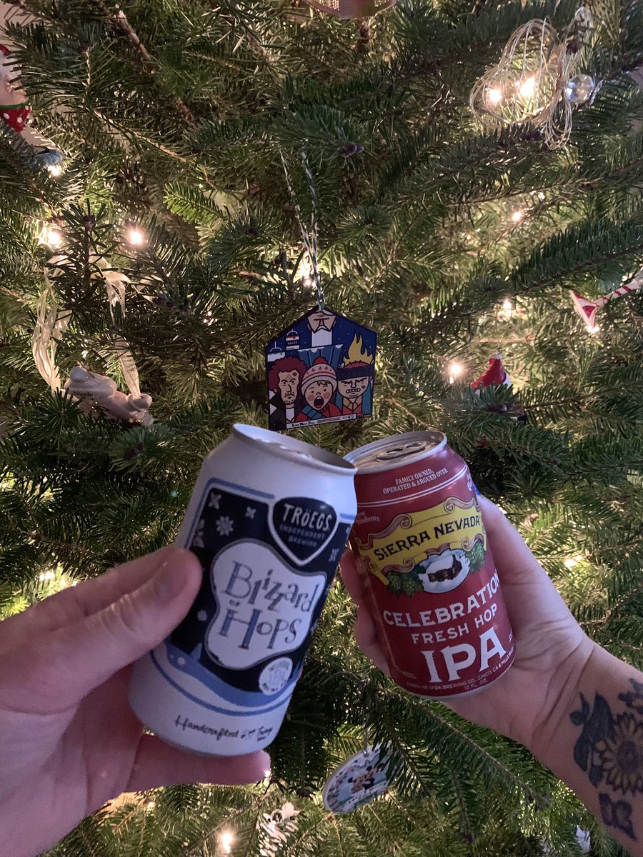beachgirl_nm_17's tweet photo. #ourtree #2023 #cheers @TroegsBeer  @BreweriesinPA @SierraNevada https://t.co/00nrKsbCf5