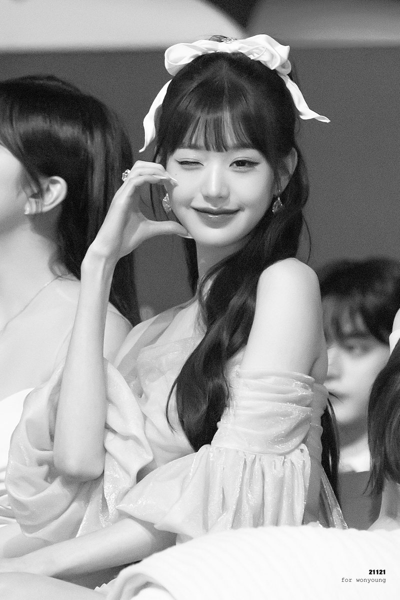 21121u's tweet photo. 231203 MMA 멜론뮤직어워드

아기사과볼하트

#아이브 #장원영 #IVE #JANGWONYOUNG #WONYOUNG https://t.co/Q1kRtXbcgJ