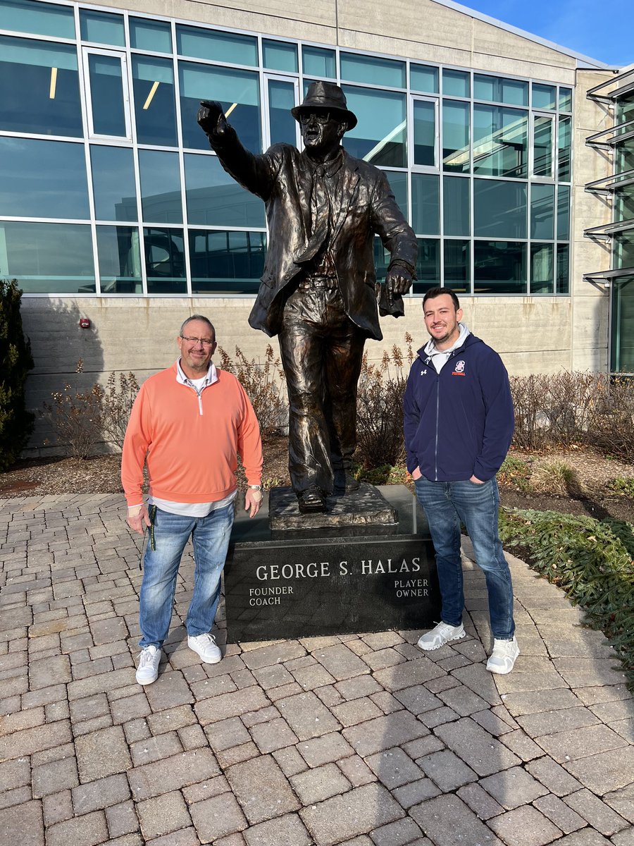 Thank you to <a href="/BearsOutreach/">Chicago Bears</a> &amp;  <a href="/ChicagoBears/">Chicago Bears</a> for having my dad and I out to practice today. It was a very cool experience!