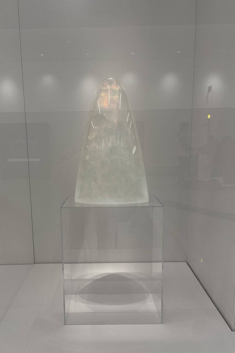 Susan Gray's Public Art class went LAX!

The class met with Sarah Cifarelli, Director of LAX Art Program who gave the class a tour of the Art in various Terminals and she shared some background on the artists in residence.