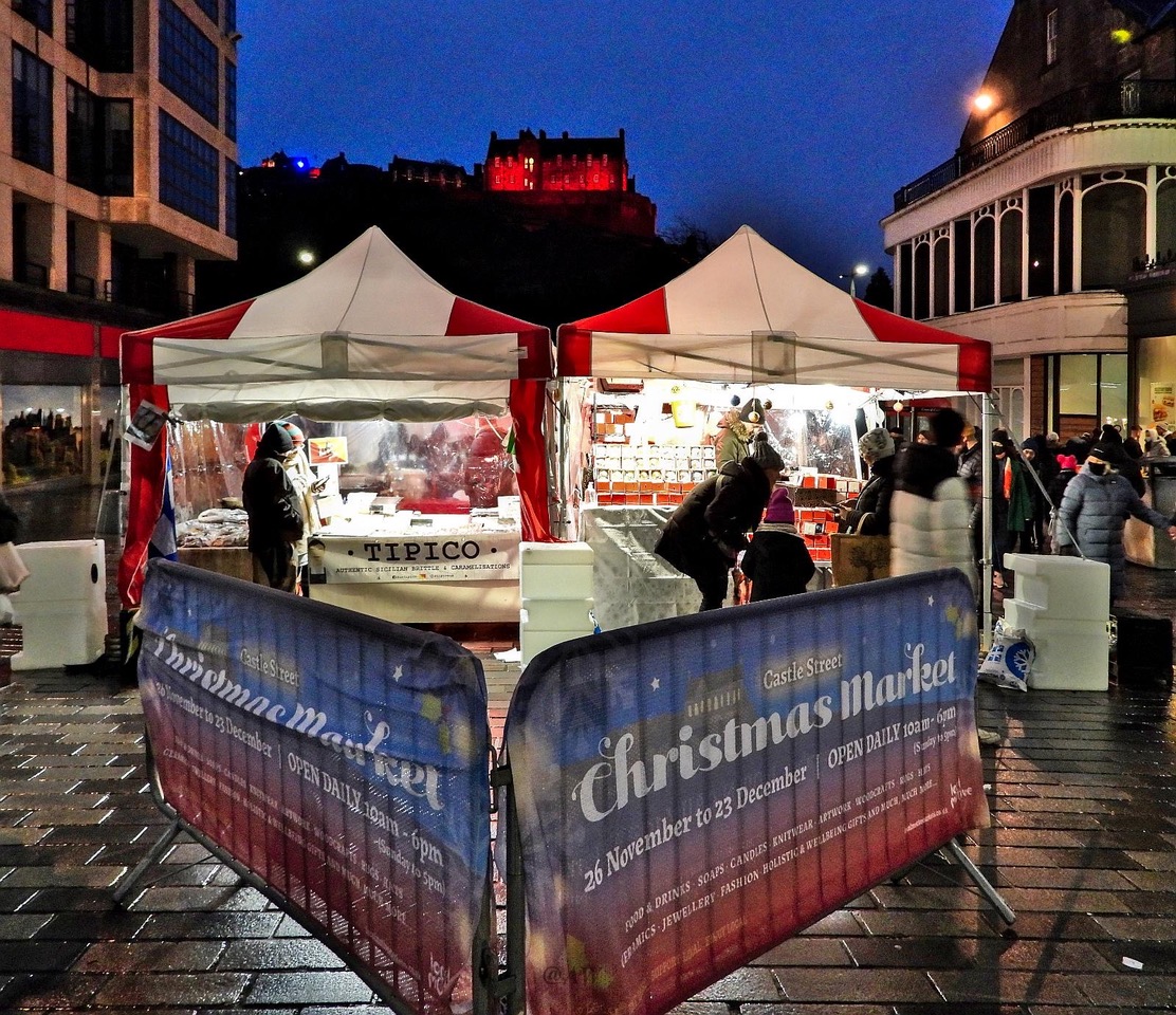 happyeggshaped's tweet photo. 🎄 CHRISTMAS GIFT IDEAS 🎄
Visit Castle Street CHRISTMAS Market to buy a Happiness is Egg Shaped @BottleCoolers!!!
They are flying off the shelf, one on its way to 🇸🇬!
🎅 Happiness is Egg Shaped in Edinburgh 🎅
#ShopLocal #shoplocalbusinesses #shoplocalthischristmas https://t.co/LwF10cQjr0